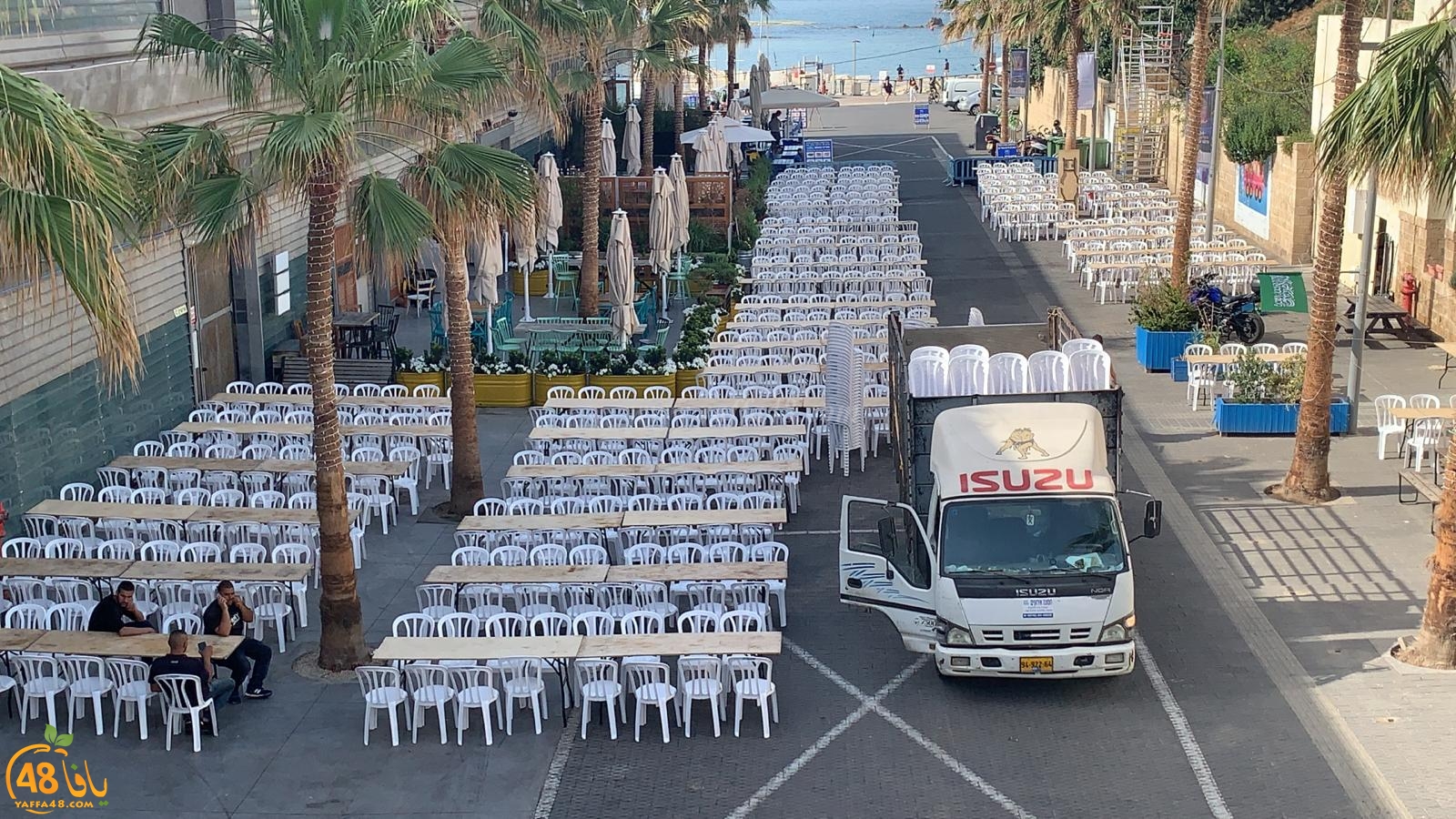 فيديو: وضع اللمسات الأخيرة استعداداً للإفطار الجماعي في ميناء يافا 